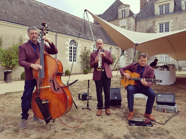 Samedi 21 septembre 2019, nous étions en formule Trio au Domaine des Lys à Ancenis (44), pour le cocktail de mariage de Coraline et Nicolas !